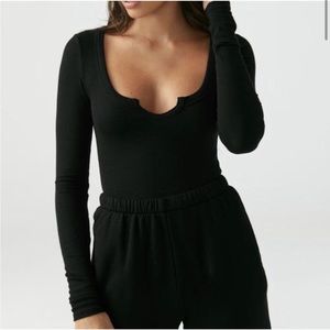 JOAH BROWN BLACK LONG SLEEVE RIBBED HENLEY TOP WITH OPEN NOTCH FRONT SIZE S/M